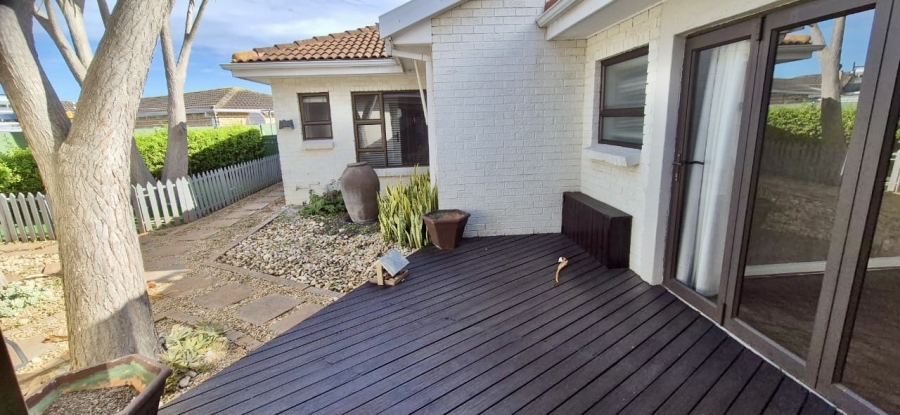 5 Bedroom Property for Sale in Summerstrand Eastern Cape